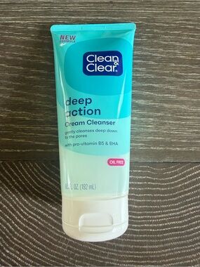 NWT clean and clear Deep Action Cream Cleanser oil free